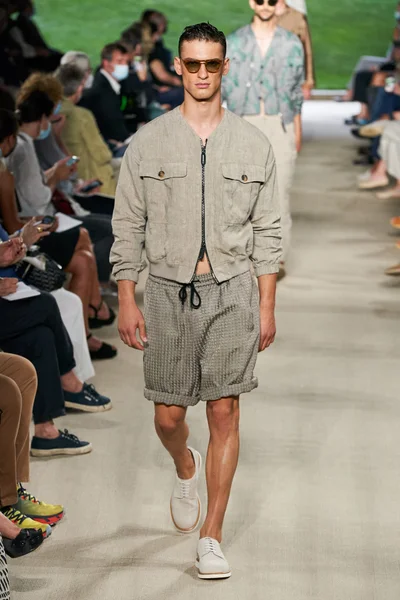 Look 49